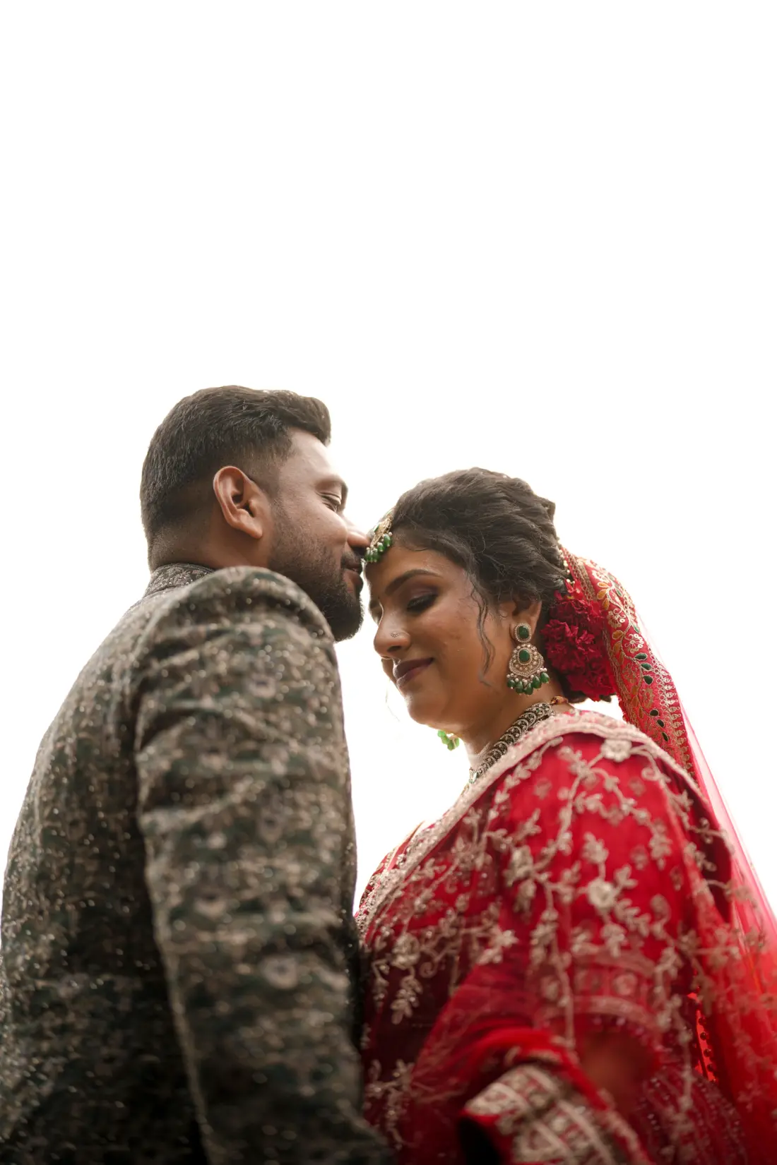 Renju kissing Diya on the forehead